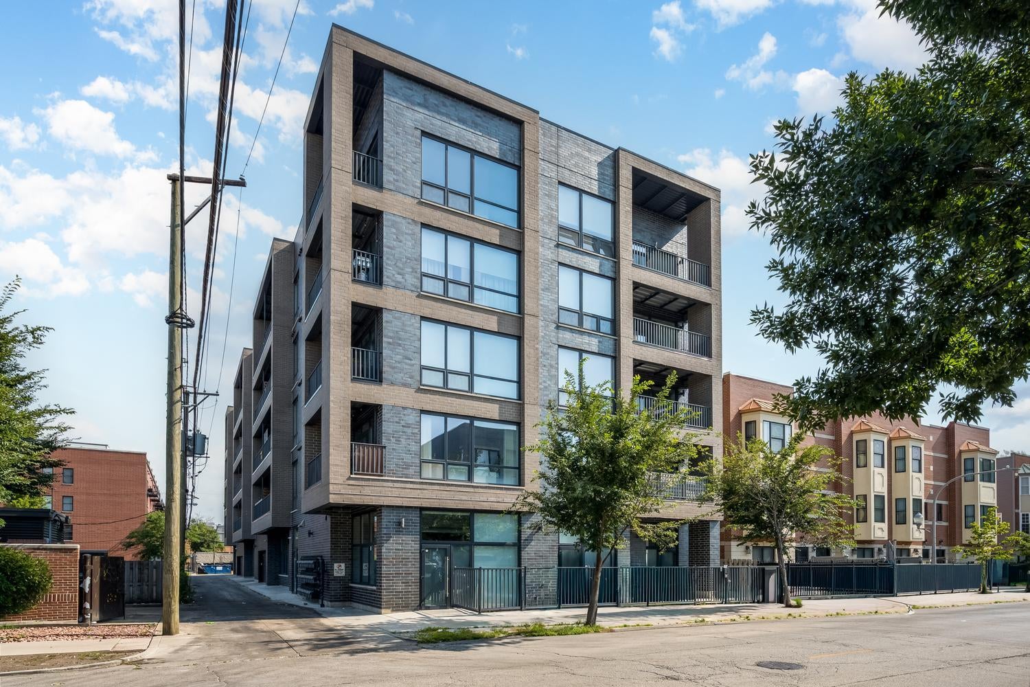 2342 W Adams Street 401