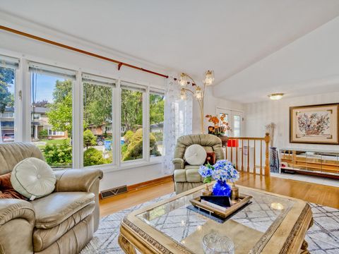 Tiny photo for 1121 N Greenfield Lane, Mount Prospect, IL 60056 (MLS # 12578886)