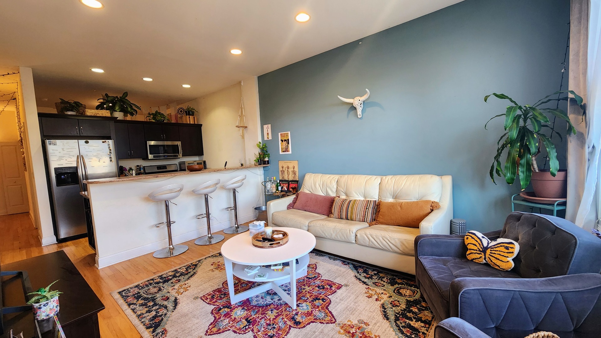 918 W Belmont Avenue 203