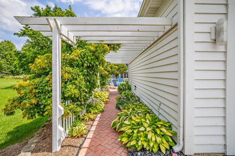 Tiny photo for 1 Calais Court, Oakwood Hills, IL 60013 (MLS # 12446022)