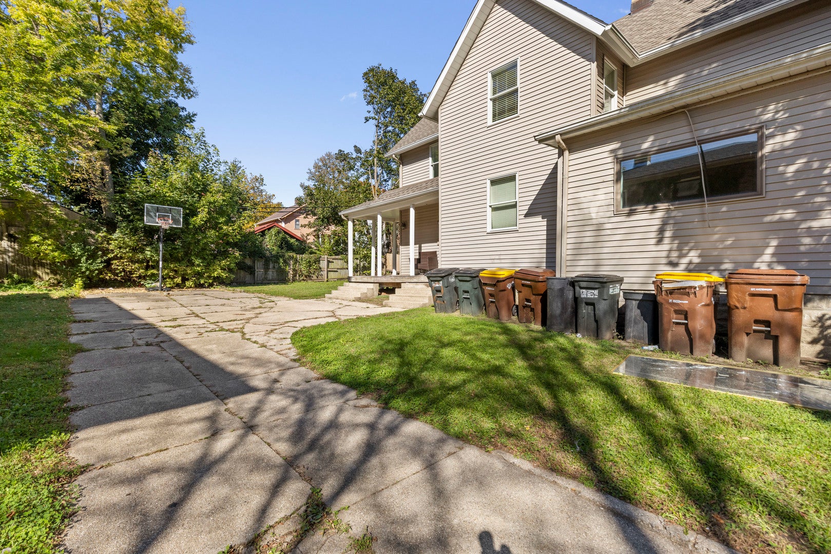 133 S Chicago Avenue