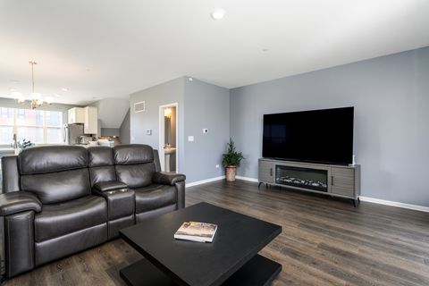 Tiny photo for 1210 Lakepointe Drive, Schaumburg, IL 60173 (MLS # 12618149)