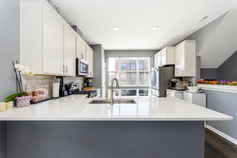 Tiny photo for 1210 Lakepointe Drive, Schaumburg, IL 60173 (MLS # 12618149)