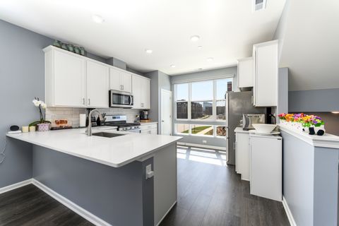 Tiny photo for 1210 Lakepointe Drive, Schaumburg, IL 60173 (MLS # 12618149)