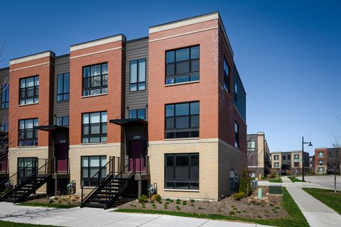 Photo of 1210 Lakepointe Drive, Schaumburg, IL 60173 (MLS # 12618149)