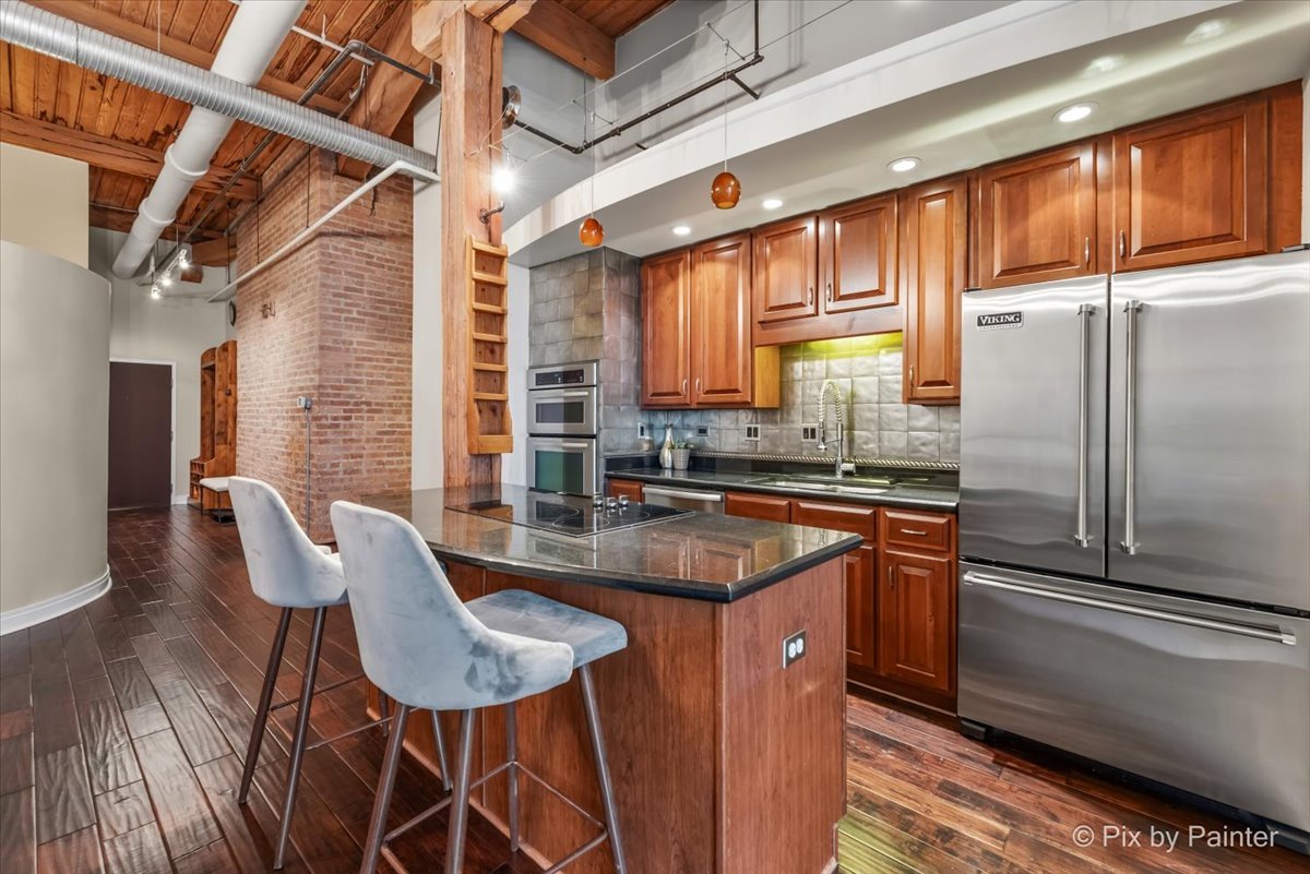 360 W Illinois Street 607
