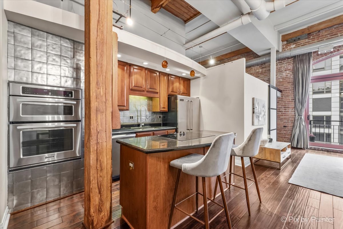 360 W Illinois Street 607