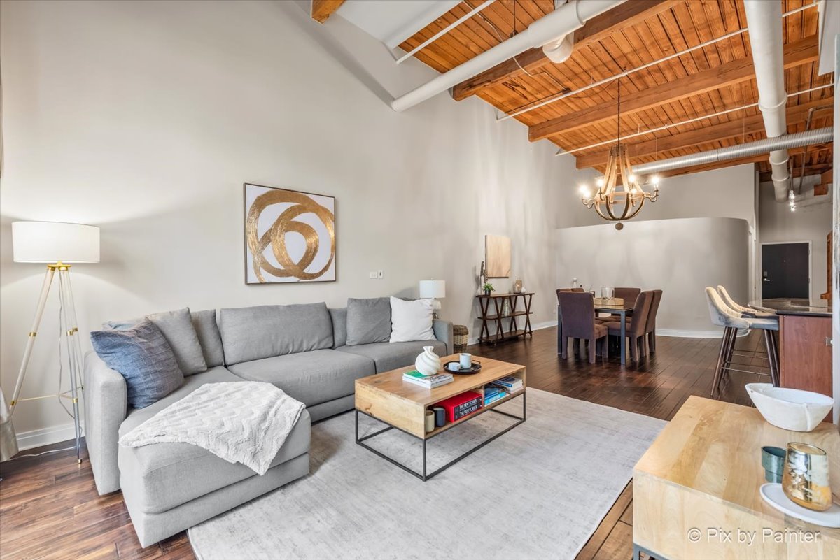 360 W Illinois Street 607