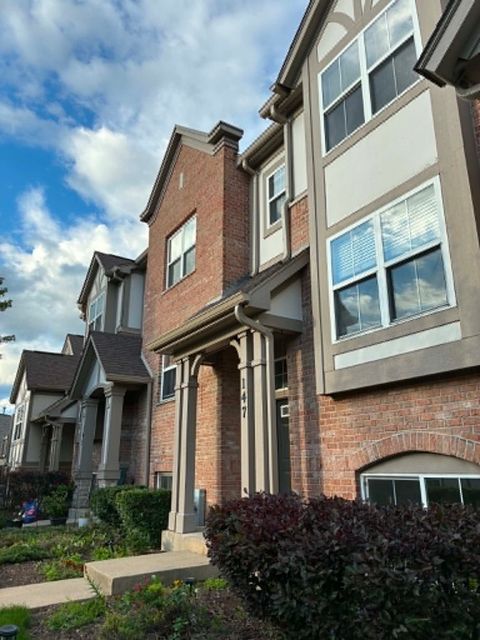 3 beds bed, 2.5 baths bath property at 147 Rosehall Drive, Lake Zurich, IL 60047