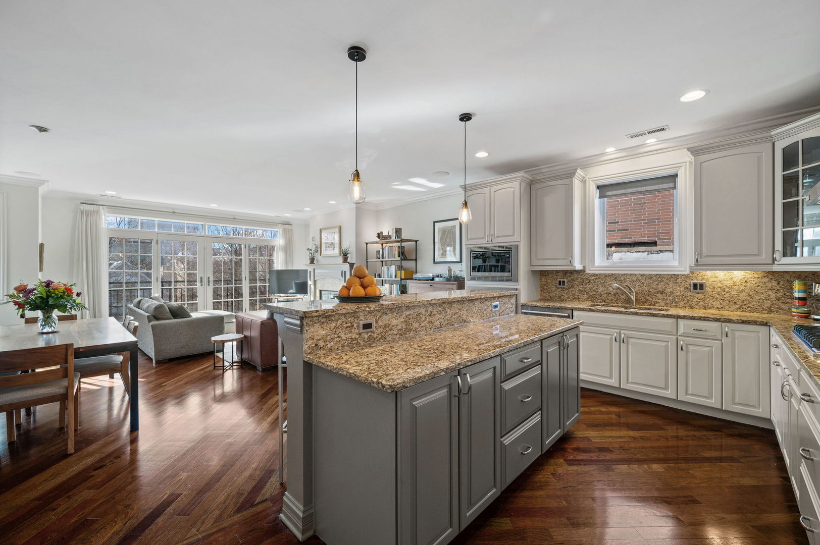 840 W Roscoe Street 4W