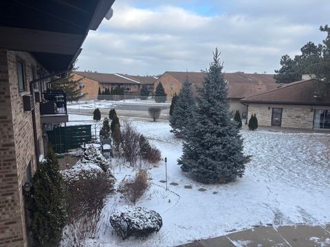 Tiny photo for 806 E Old Willow Road #211, Prospect Heights, IL 60070 (MLS # 12539693)