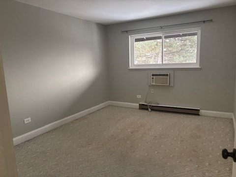 Tiny photo for 806 E Old Willow Road #211, Prospect Heights, IL 60070 (MLS # 12539693)