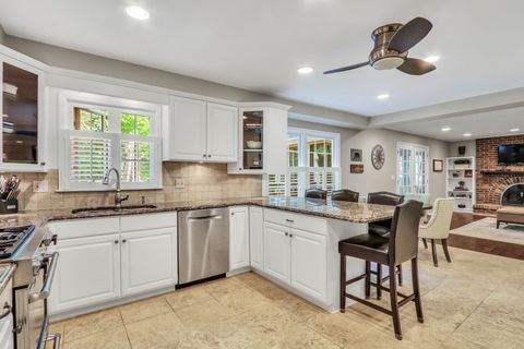Tiny photo for 710 Fairlawn Avenue, Libertyville, IL 60048 (MLS # 12685416)