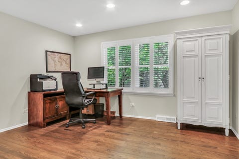 Tiny photo for 710 Fairlawn Avenue, Libertyville, IL 60048 (MLS # 12685416)