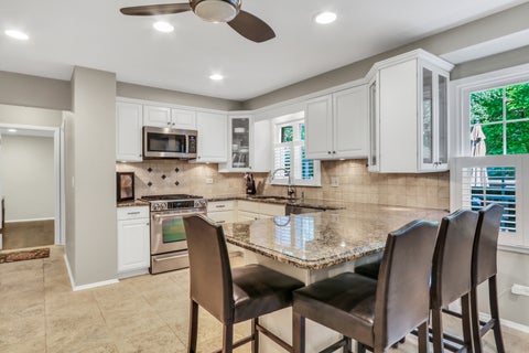 Tiny photo for 710 Fairlawn Avenue, Libertyville, IL 60048 (MLS # 12685416)