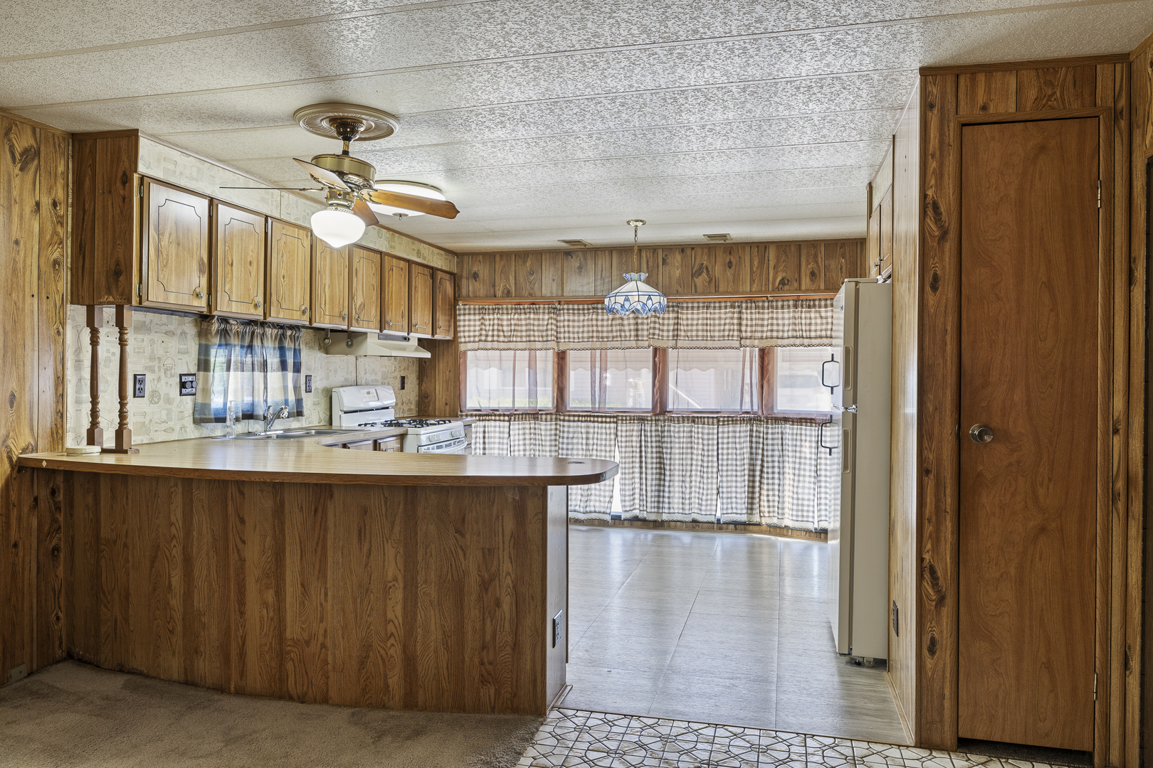 27W370 Geneva Road 19