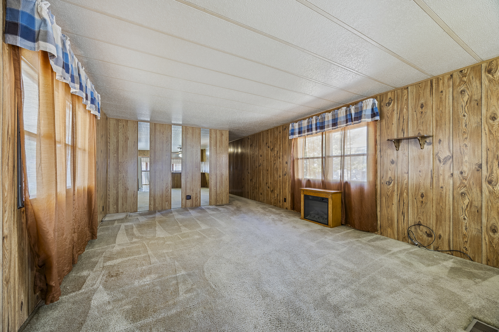 27W370 Geneva Road 19