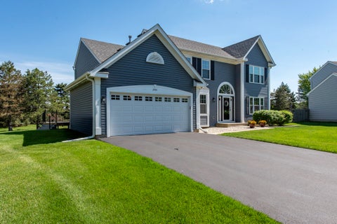 Tiny photo for 2901 Harrisburg Court, Lindenhurst, IL 60046 (MLS # 12682526)