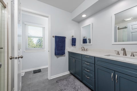 Tiny photo for 2901 Harrisburg Court, Lindenhurst, IL 60046 (MLS # 12682526)