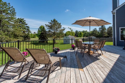 Tiny photo for 2901 Harrisburg Court, Lindenhurst, IL 60046 (MLS # 12682526)