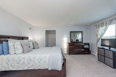 Tiny photo for 2901 Harrisburg Court, Lindenhurst, IL 60046 (MLS # 12682526)