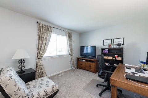Tiny photo for 2901 Harrisburg Court, Lindenhurst, IL 60046 (MLS # 12682526)