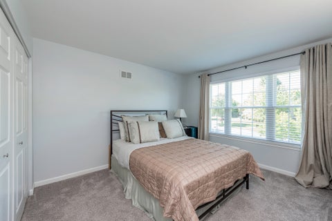 Tiny photo for 2901 Harrisburg Court, Lindenhurst, IL 60046 (MLS # 12682526)