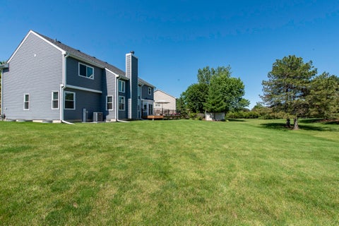 Tiny photo for 2901 Harrisburg Court, Lindenhurst, IL 60046 (MLS # 12682526)