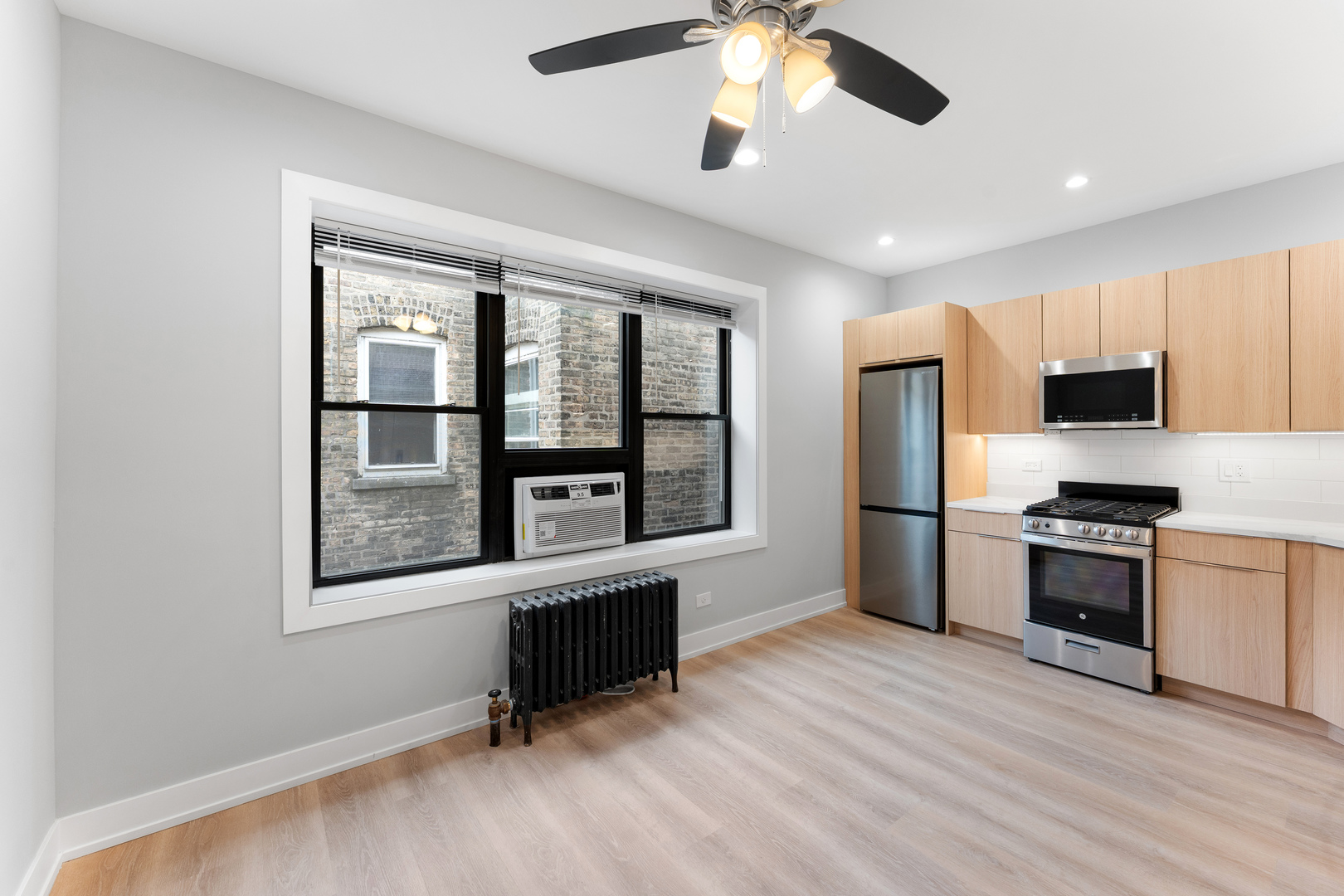 1546 W JONQUIL Terrace 303