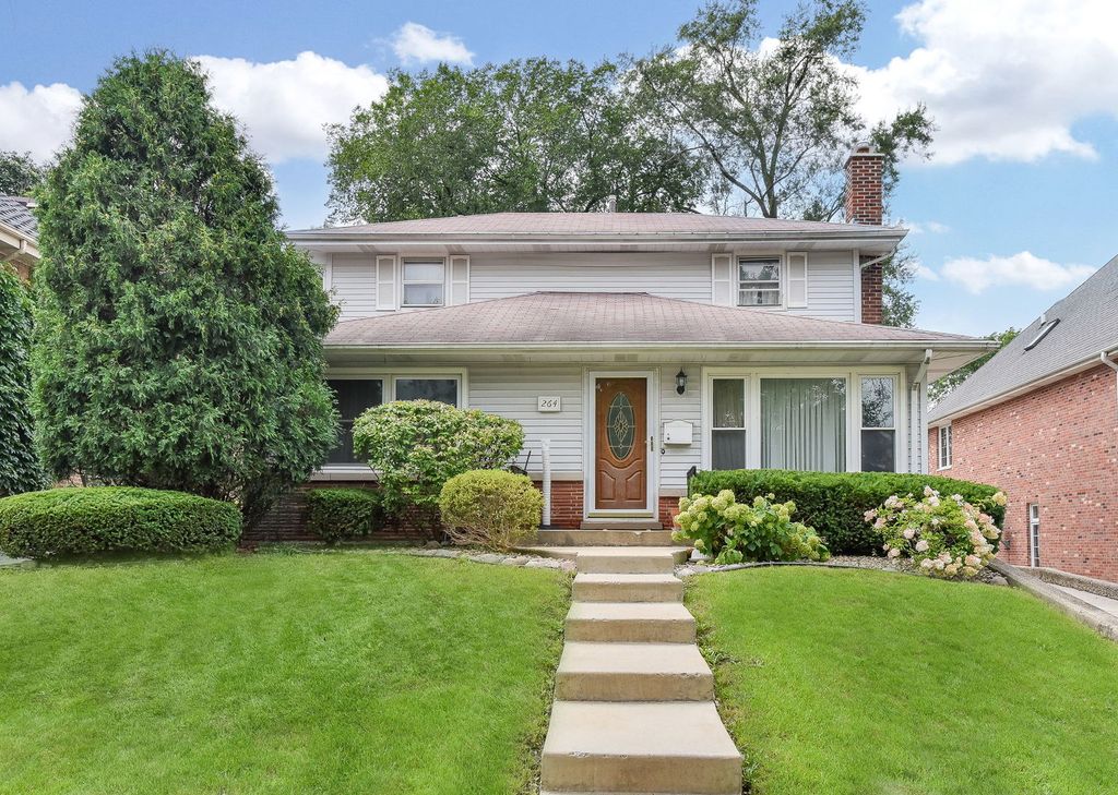 Photo for 264 Holmes Avenue, Clarendon Hills, IL 60514 (MLS # 12449042)