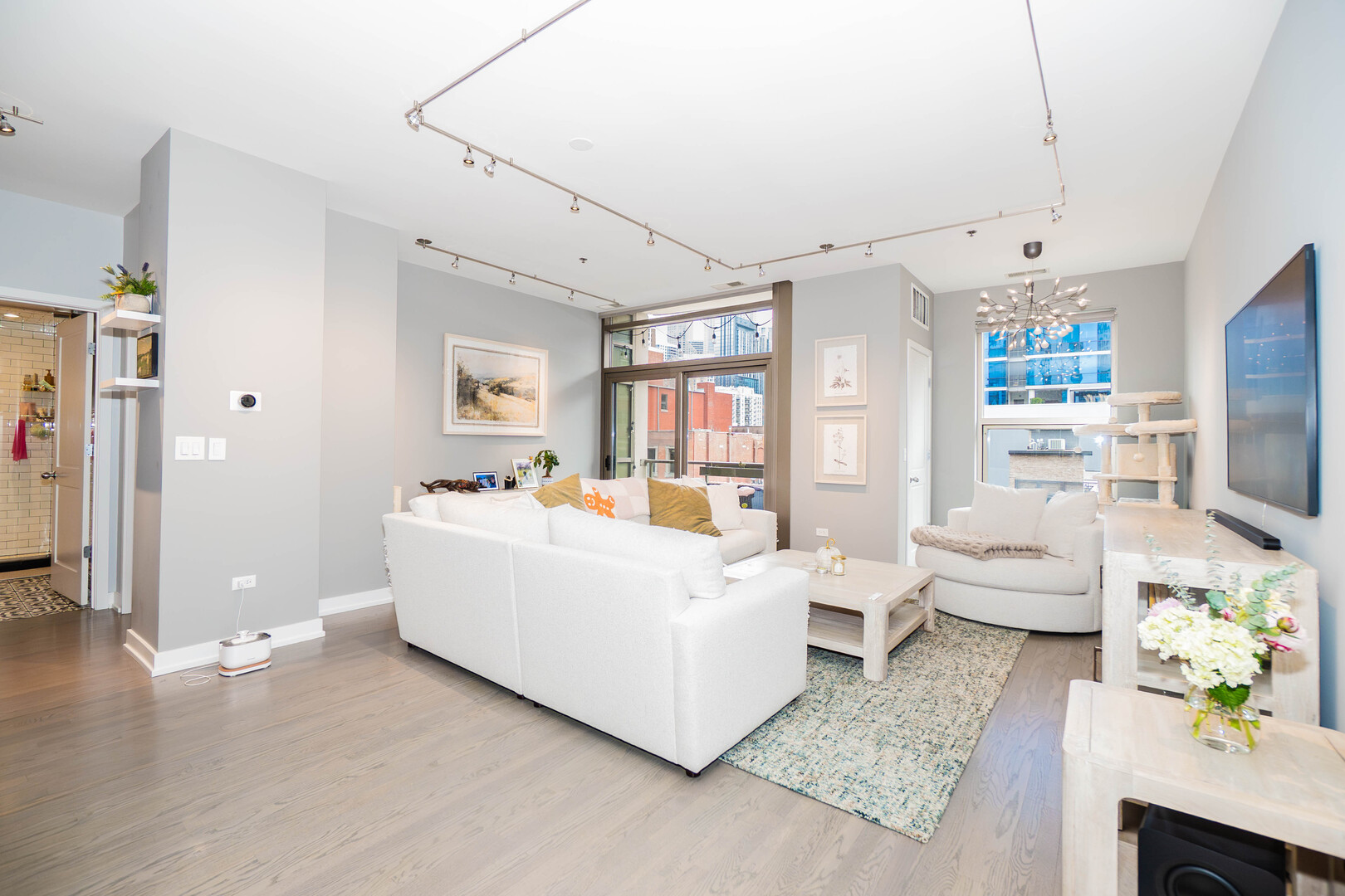 150 W Superior Street 503