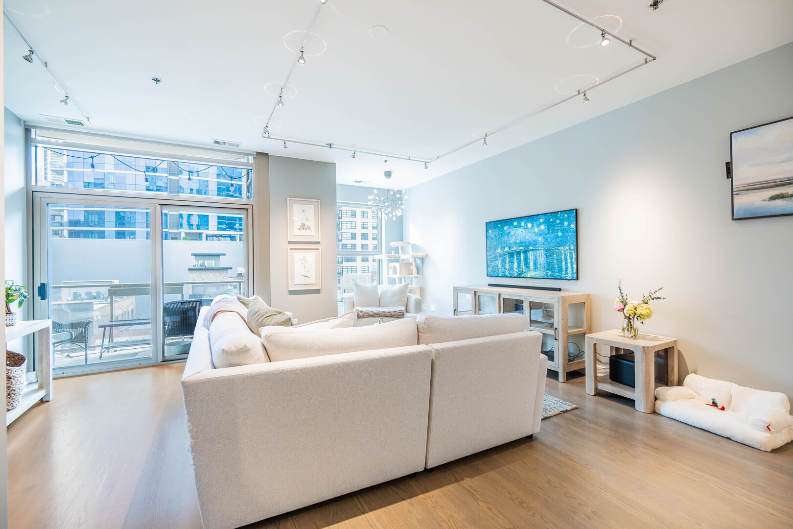 150 W Superior Street 503