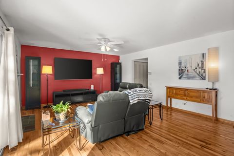 Tiny photo for 1923 Ozark Parkway, Algonquin, IL 60102 (MLS # 12554279)