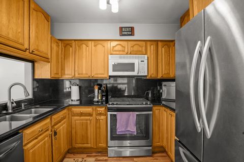Tiny photo for 1923 Ozark Parkway, Algonquin, IL 60102 (MLS # 12554279)
