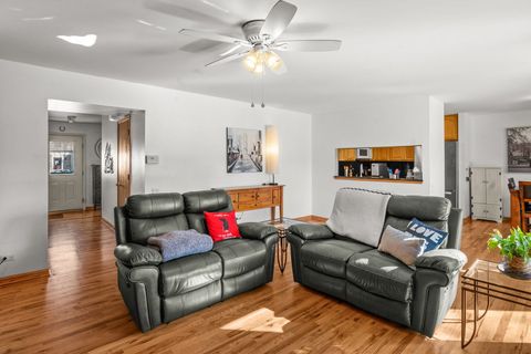 Tiny photo for 1923 Ozark Parkway, Algonquin, IL 60102 (MLS # 12554279)