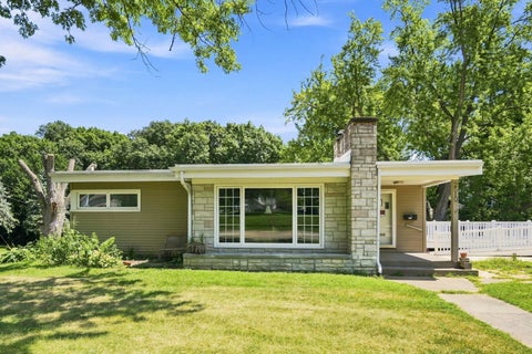 Photo of 2510 7th Street, Moline, IL 61265 (MLS # 12743725)