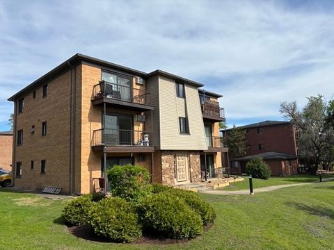 704 W 65th Street 3 Westmont IL 60559