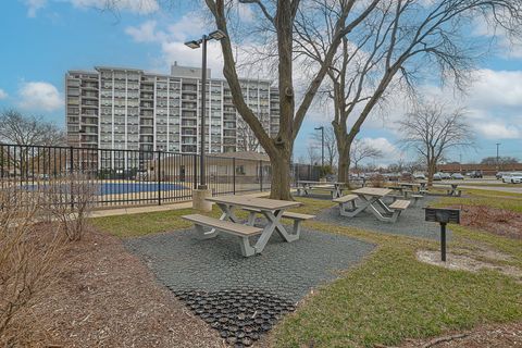 Tiny photo for 8815 W Golf Road #6I, Niles, IL 60714 (MLS # 12601139)