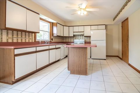 Tiny photo for 105 S Canyon Drive, Bolingbrook, IL 60490 (MLS # 12458040)