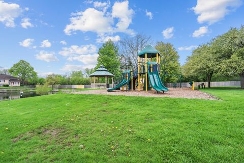 Tiny photo for 334 Plumwood Court, Vernon Hills, IL 60061 (MLS # 12633592)