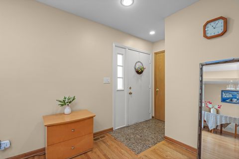 Tiny photo for 334 Plumwood Court, Vernon Hills, IL 60061 (MLS # 12633592)
