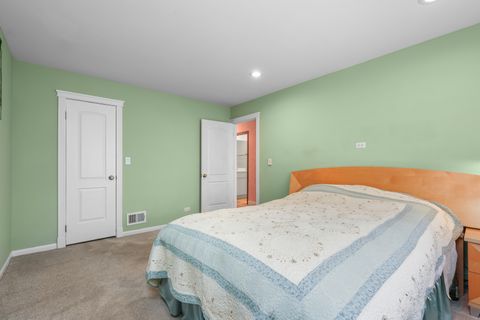 Tiny photo for 334 Plumwood Court, Vernon Hills, IL 60061 (MLS # 12633592)