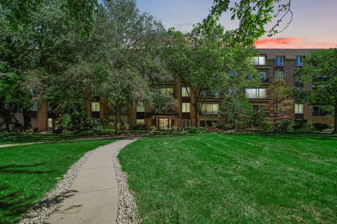 Tiny photo for 445 N Park Boulevard #3F, Glen Ellyn, IL 60137 (MLS # 12509924)