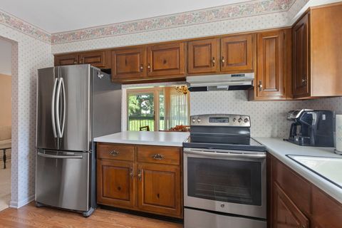 Tiny photo for 4 Potawatomie Trail #4, Indian Head Park, IL 60525 (MLS # 12457687)