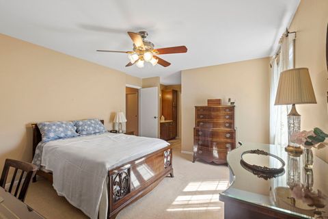 Tiny photo for 4 Potawatomie Trail #4, Indian Head Park, IL 60525 (MLS # 12457687)