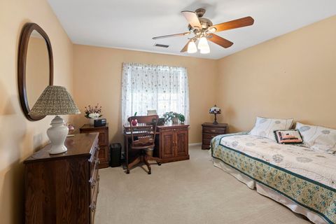 Tiny photo for 4 Potawatomie Trail #4, Indian Head Park, IL 60525 (MLS # 12457687)