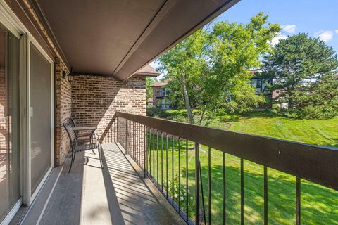 Tiny photo for 4 Potawatomie Trail #4, Indian Head Park, IL 60525 (MLS # 12457687)