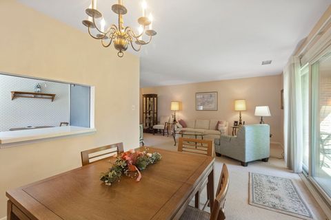 Tiny photo for 4 Potawatomie Trail #4, Indian Head Park, IL 60525 (MLS # 12457687)