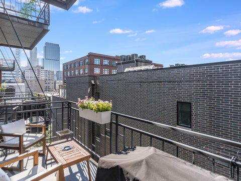 Tiny photo for 843 W Adams Street #611, Chicago, IL 60607 (MLS # 12741288)