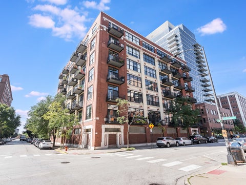 Tiny photo for 843 W Adams Street #611, Chicago, IL 60607 (MLS # 12741288)